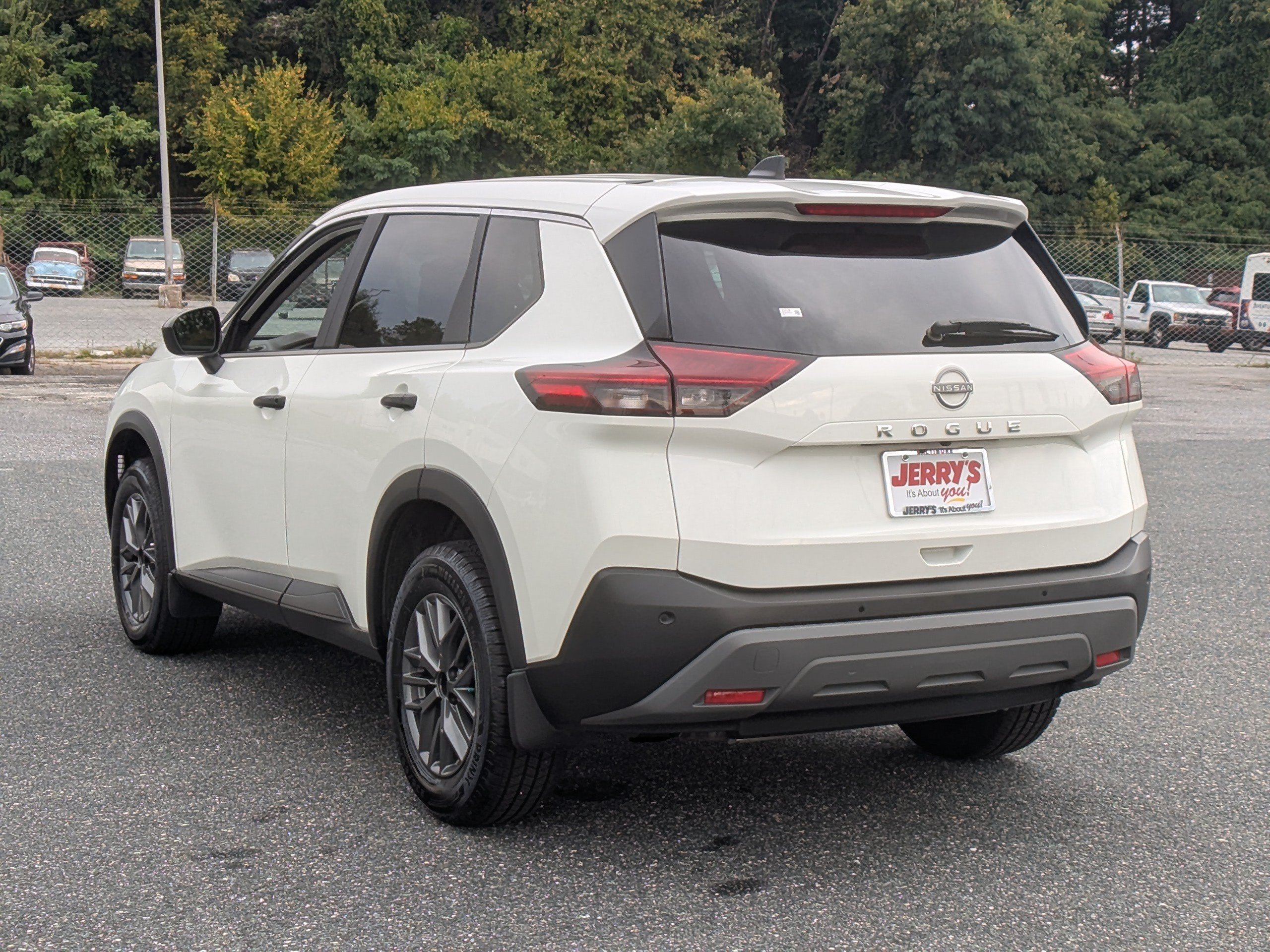Used 2023 Nissan Rogue S FWD image 6