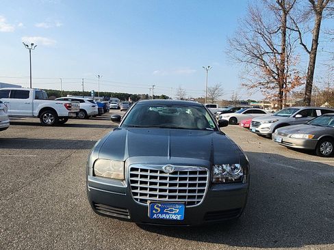 Used 2006 Chrysler 300 image 8
