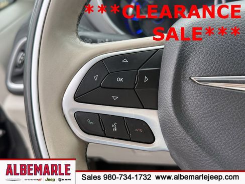 Used 2018 Chrysler Pacifica Limited image 19