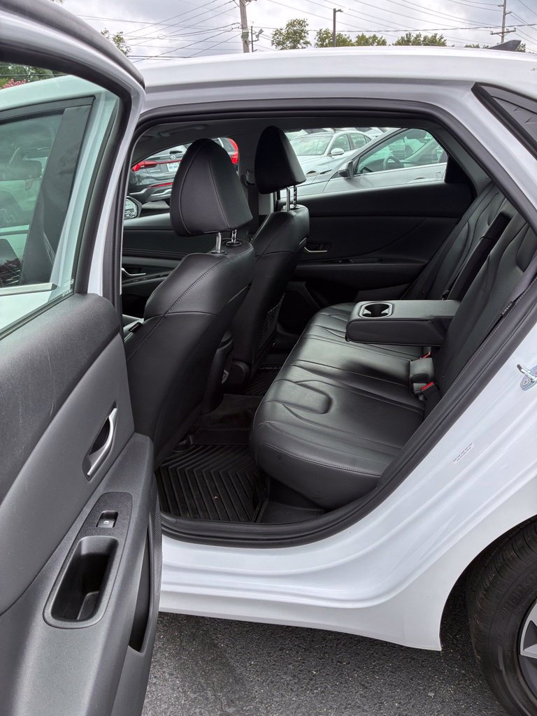 Certified 2025 Hyundai Elantra Limited FWD image 24