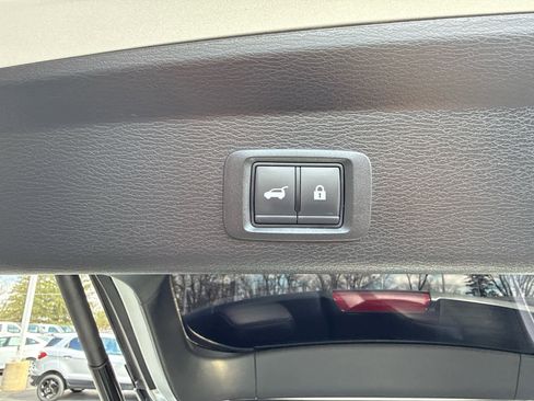 Used 2023 Mitsubishi Outlander SE image 16