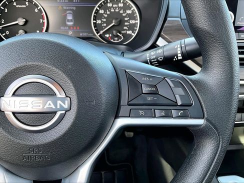 Used 2025 Nissan Altima 2.5 SV image 24