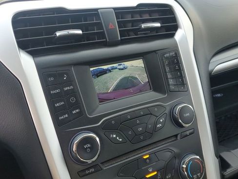Used 2015 Ford Fusion SE FWD image 15