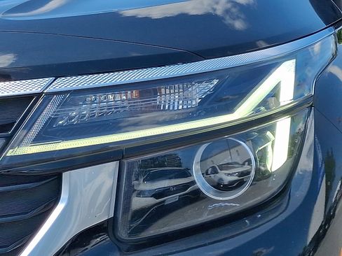 Certified 2024 Kia Seltos EX image 9