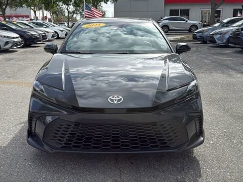 Used 2025 Toyota Camry SE image 2