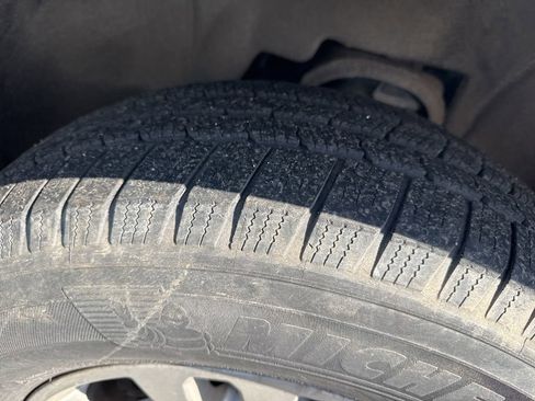 Used 2019 Chevrolet Suburban LT AWD/4WD image 2