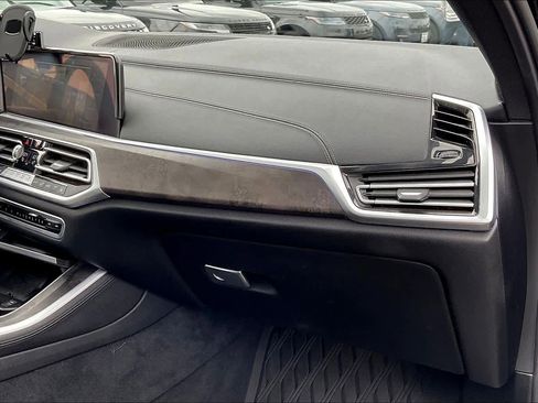 Used 2022 BMW X5 xDrive40i w/ Climate Comfort Package image 17