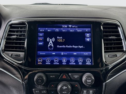 Used 2019 Jeep Grand Cherokee Limited image 21