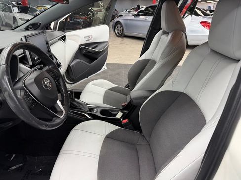 Used 2019 Toyota Corolla XSE FWD image 32