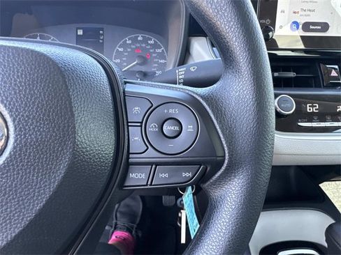 Used 2025 Toyota Corolla LE image 24