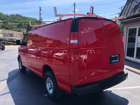 Used 2021 Chevrolet Express 2500 w/ Driver Convenience Package RWD image 4