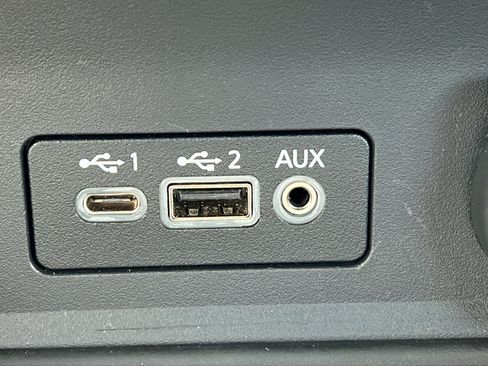 Used 2024 Nissan Sentra SV FWD image 17