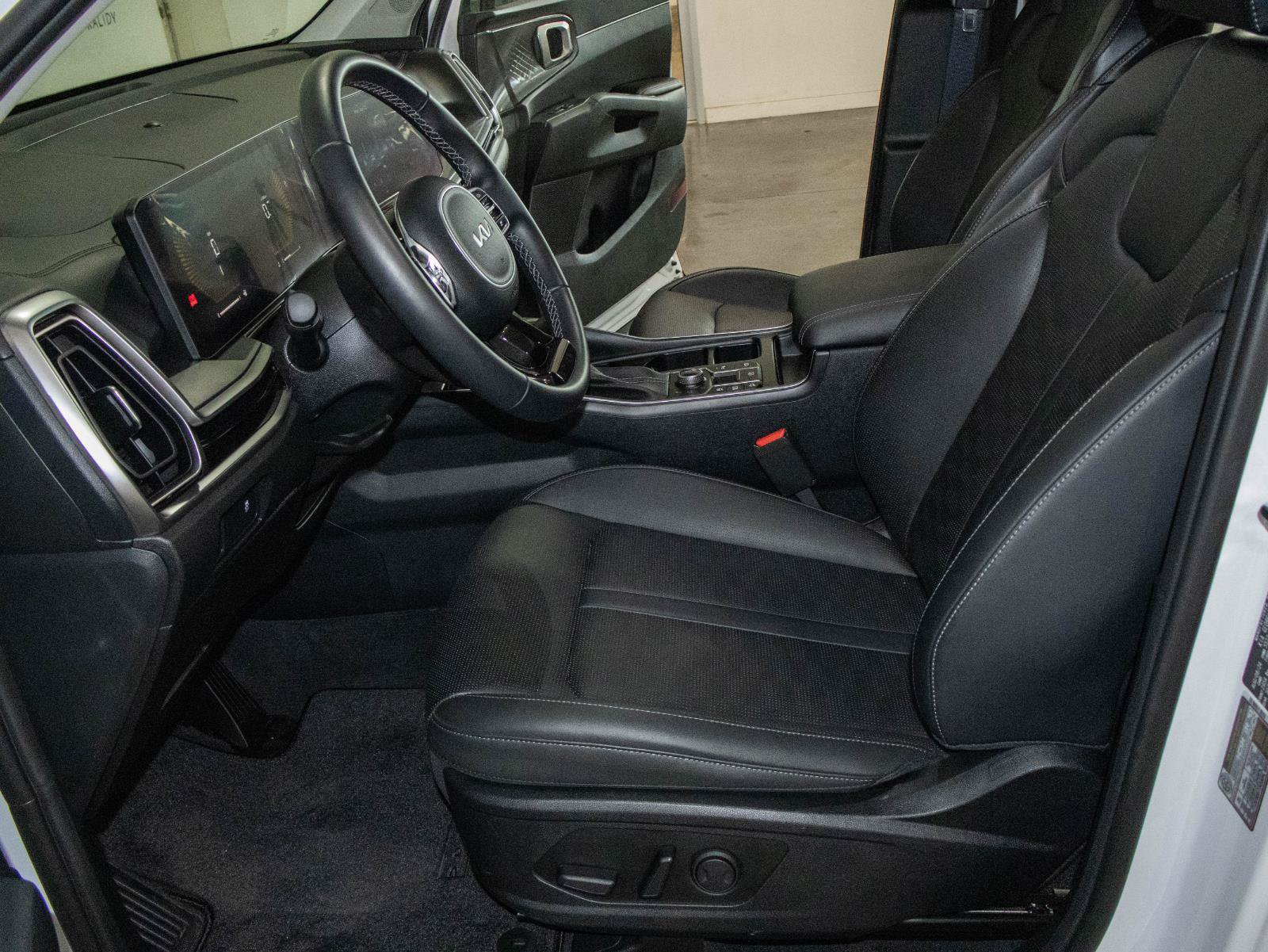 Used 2025 Kia Sorento S w/ Panoramic Sunroof Package AWD/4WD image 8