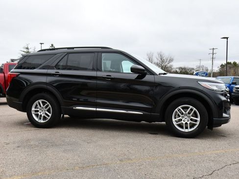 Used 2025 Ford Explorer Active AWD/4WD image 7