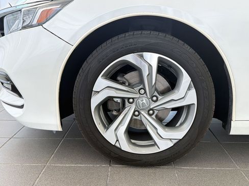 Used 2020 Honda Accord EX image 12