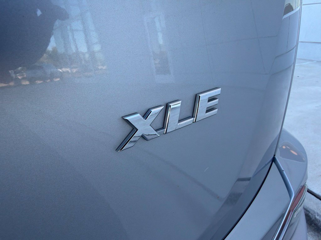 Used 2017 Toyota RAV4 XLE w/ Premium Special Value Package FWD image 4