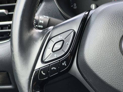 Used 2019 Toyota C-HR XLE FWD image 23