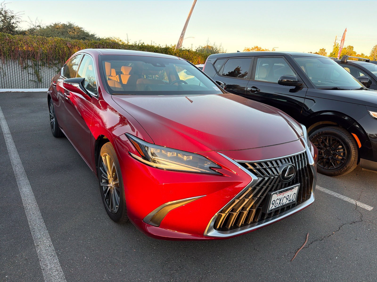 Used 2023 Lexus ES 300h w/ Premium Package FWD image 1