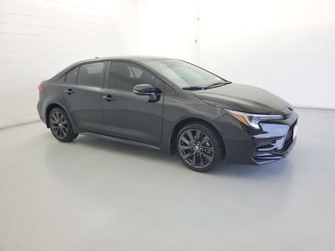 Used 2025 Toyota Corolla SE image 4