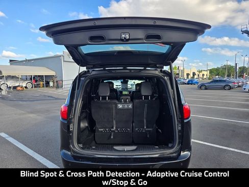 Used 2019 Chrysler Pacifica Touring-L Plus w/ Advanced Safetytec Group FWD image 19