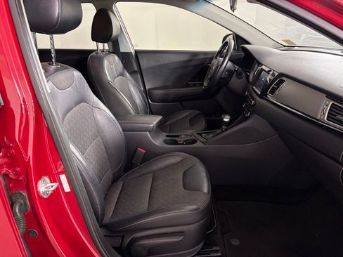 Used 2017 Kia Niro EX image 40