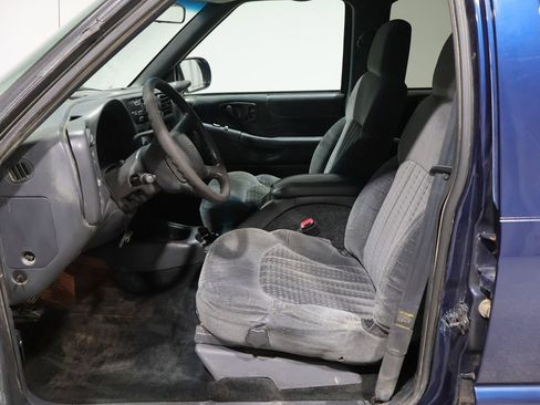 Used 2000 Chevrolet Blazer LS w/ LS Preferred Equipment Group AWD/4WD image 9