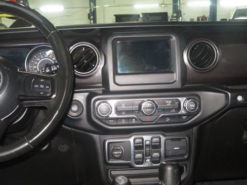 Used 2019 Jeep Wrangler Unlimited Sport AWD/4WD image 35