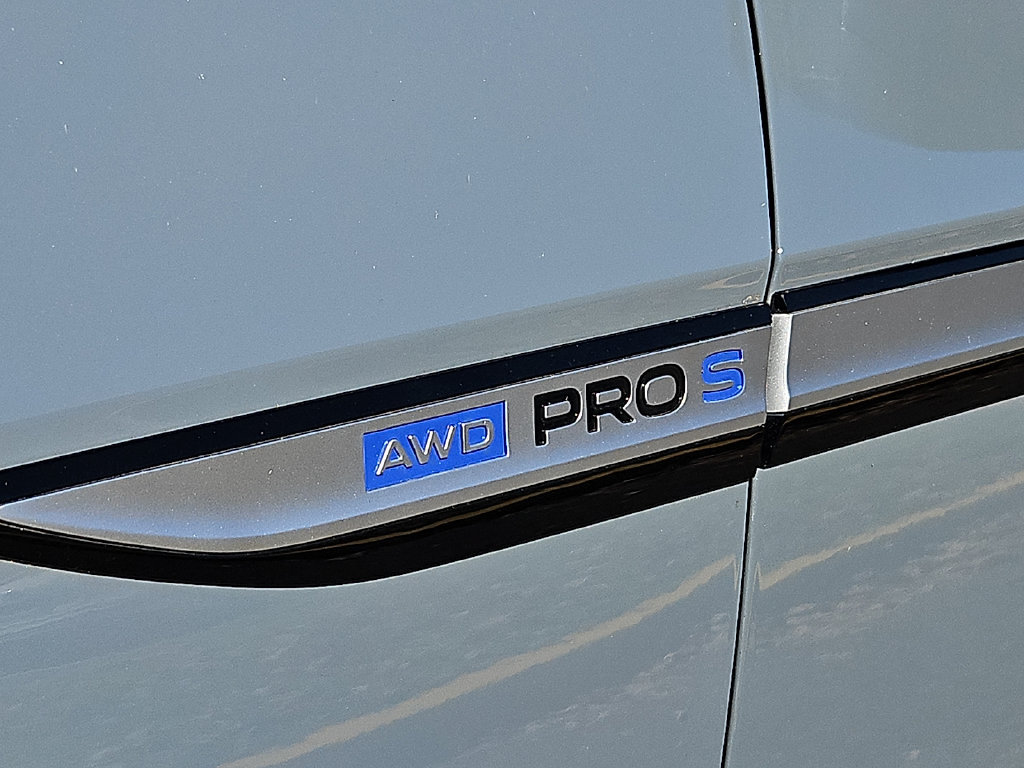 Used 2024 Volkswagen ID.4 Pro S AWD/4WD image 10