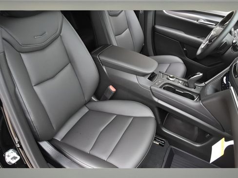 Used 2026 Cadillac XT5 Luxury w/ LPO, Floor Liner Package FWD image 29
