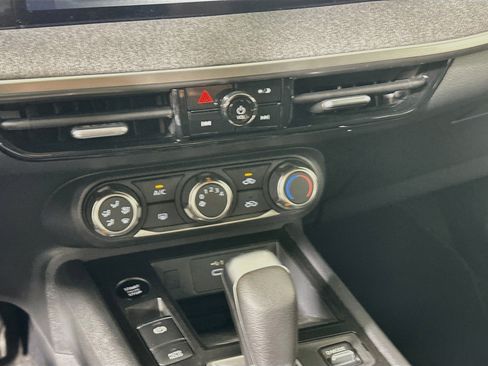 Used 2025 Nissan Kicks SV FWD image 23