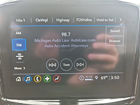 Used 2023 Chevrolet Traverse LT FWD image 20