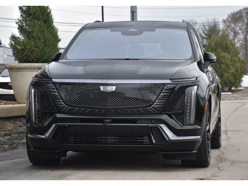 Certified 2026 Cadillac Vistiq Platinum image 9