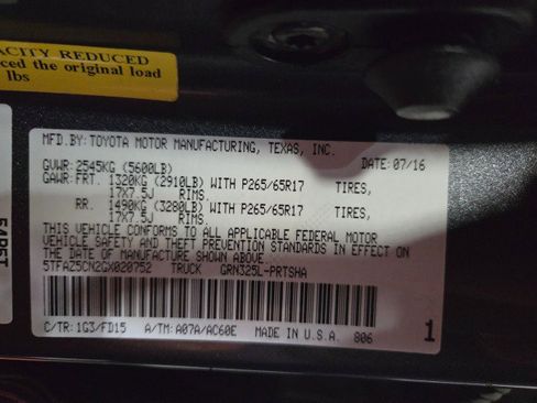 Used 2016 Toyota Tacoma TRD Sport image 95