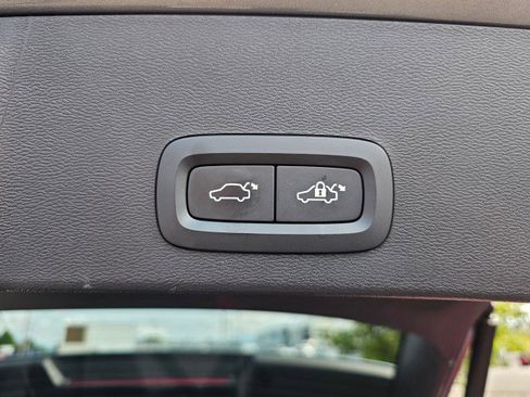 Used 2019 Volvo XC40 T5 Momentum image 20