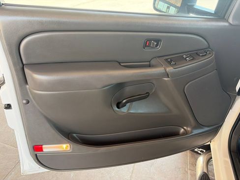 Used 2007 Chevrolet Silverado 2500 LT AWD/4WD image 10
