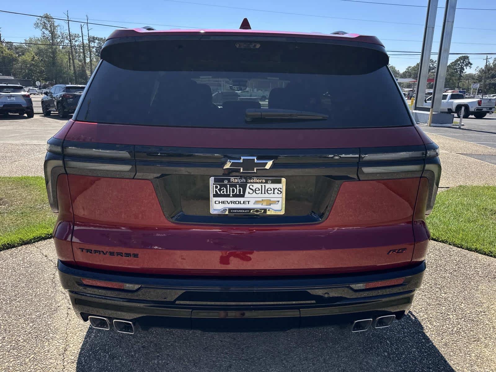 New 2027 Chevrolet Traverse RS w/ LPO, Floor Liner Package FWD image 5