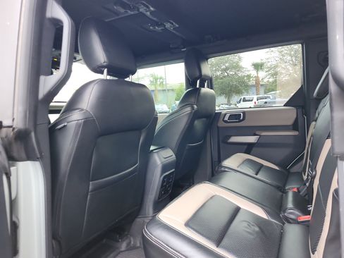 Used 2023 Ford Bronco Wildtrak image 17