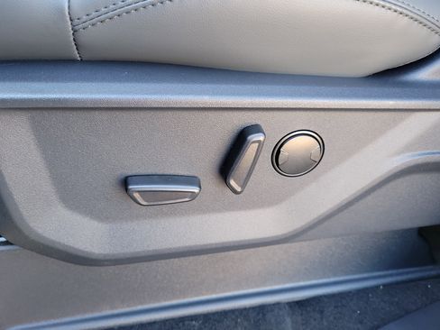 New 2026 Ford Expedition Active image 12