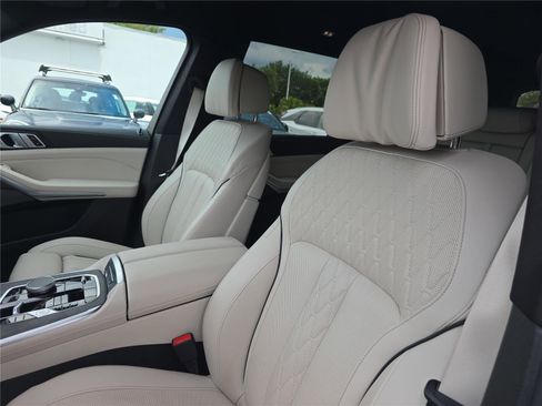 Certified 2025 BMW X7 M60i AWD/4WD image 15