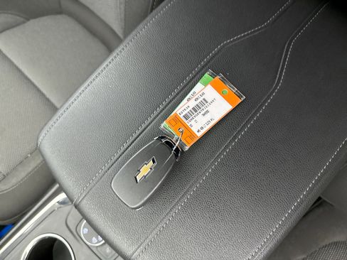 Used 2023 Chevrolet Traverse LT image 12