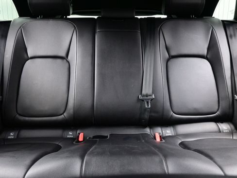 Used 2017 Jaguar F-PACE Premium image 16