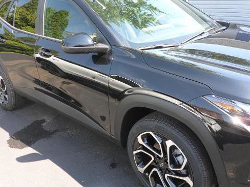 Used 2026 Chevrolet Trax RS FWD image 3