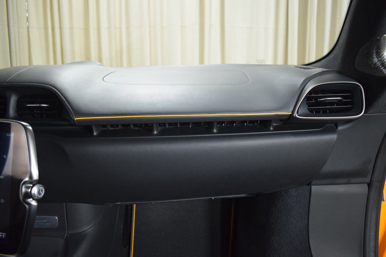 Used 2024 McLaren Artura RWD image 20