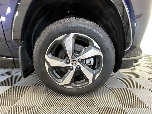 Used 2023 Toyota RAV4 SE w/ Weather & Moonroof Package image 19