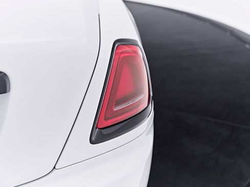 Used 2018 Rolls-Royce Wraith RWD image 28