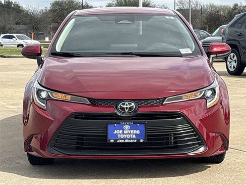 Used 2025 Toyota Corolla LE image 3
