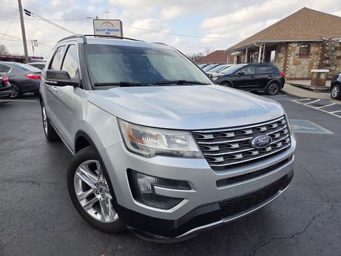 Used 2016 Ford Explorer XLT w/ Equipment Group 202A image 7