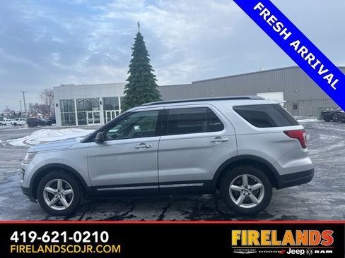 Used 2019 Ford Explorer XLT image 10