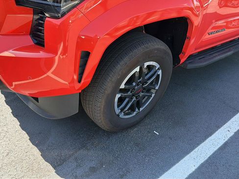 Used 2024 Toyota Tacoma TRD Sport w/ TRD Sport Upgrade Package image 6