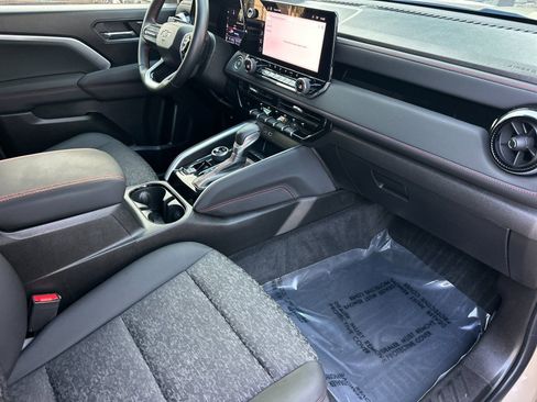 Used 2023 Chevrolet Colorado Z71 w/ Z71 Convenience Package 2 image 17